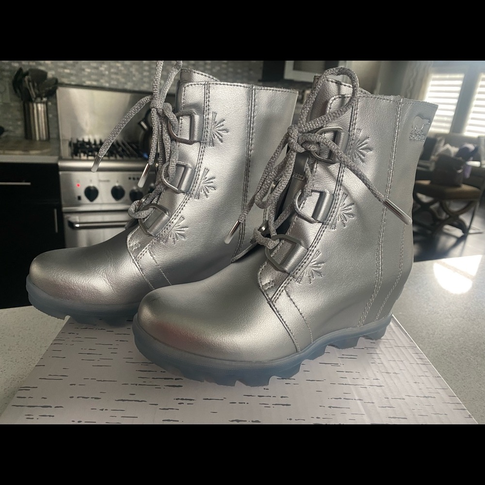 DisneyXSorel Youth Joan of Arctic Wedge Frozen II